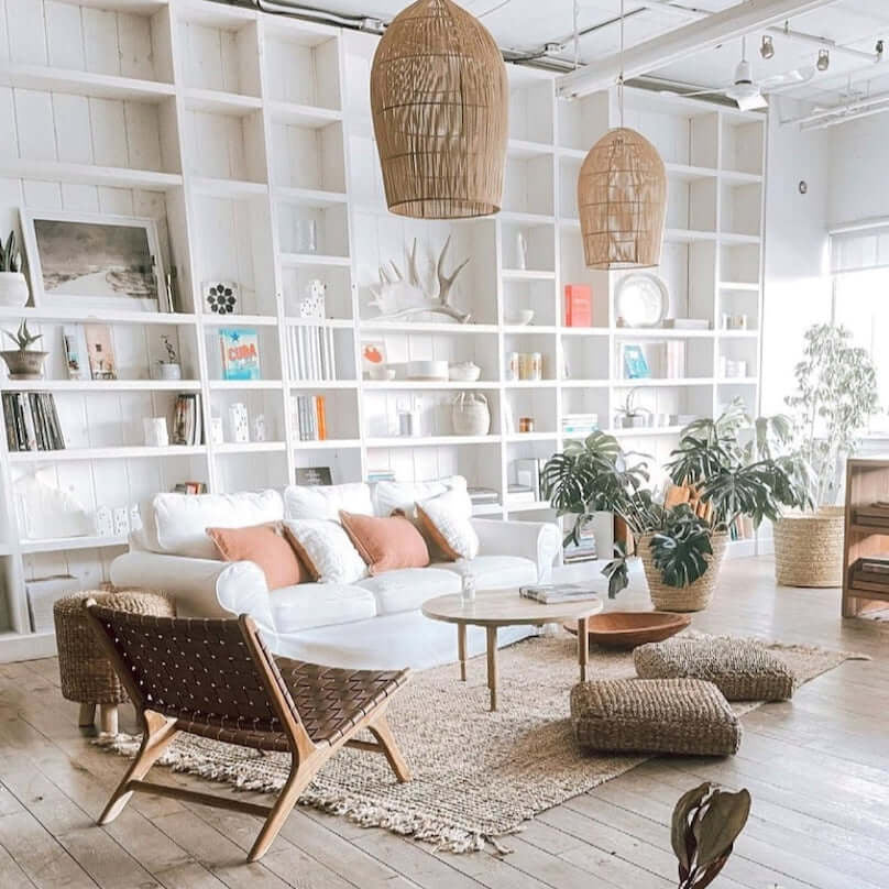 décoration du studio télé de Alexandra Diaz, meuble, luminaire et accessoires