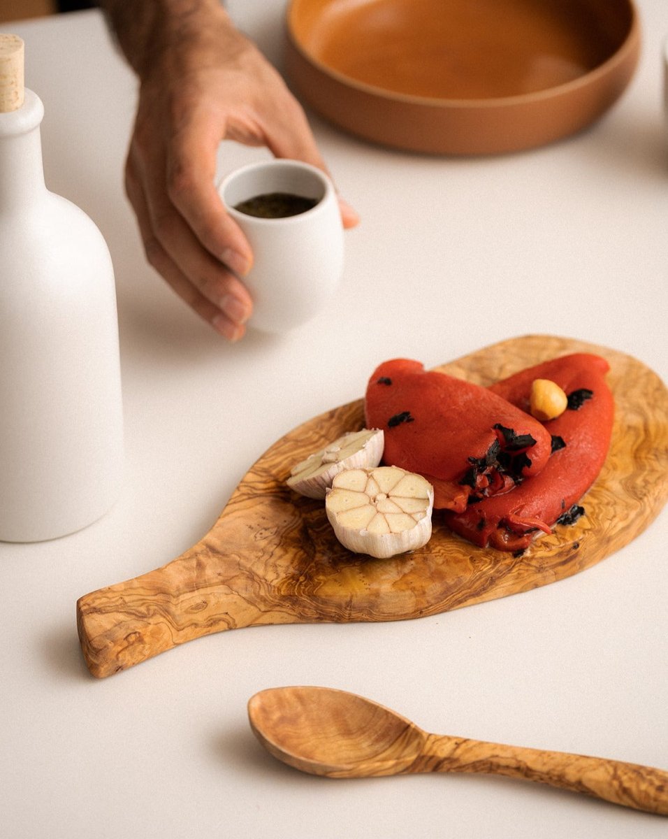 Natural Olive Wood Cheese Board | Organic Shape with Handle - Board - boutique décoration Montreal