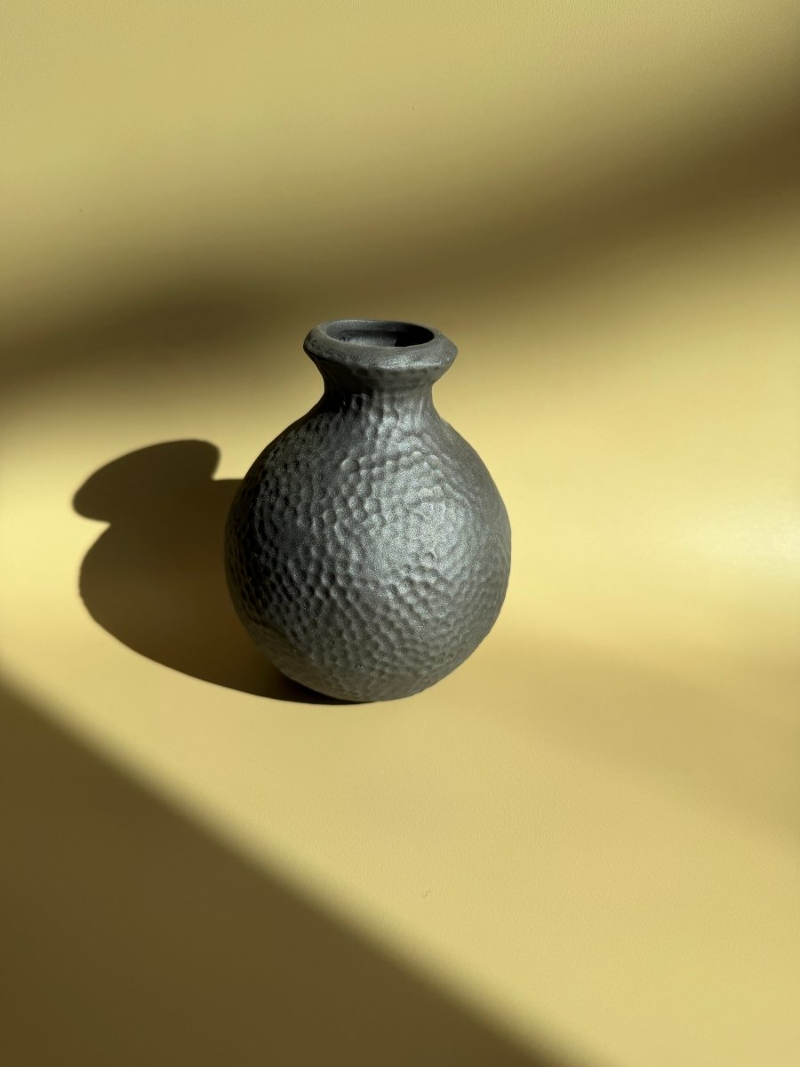 Vase martelé noir (Petit) - boutique décoration Montreal
