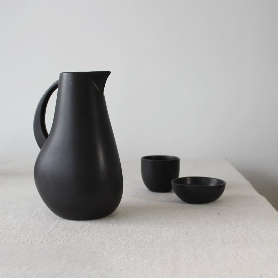 Ceramic pitcher — Kuduo (51 oz)