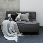 divan double canapé en tissu gris foncé ethnicraft