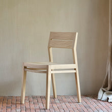 Charger l&#39;image dans la galerie, chaise ex1 bois massif chene, table à manger
