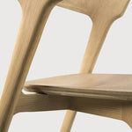 chaise en chene massif, design, avec dossier arrondi et accoudoir court