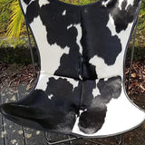 chaise airborne papillon AA, version peau vache noir et blanc