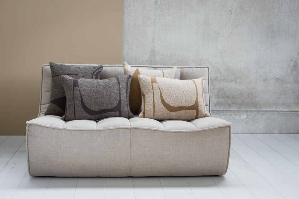 Divan N701 en tissu beige - Old Saddle - boutique décoration Montreal
