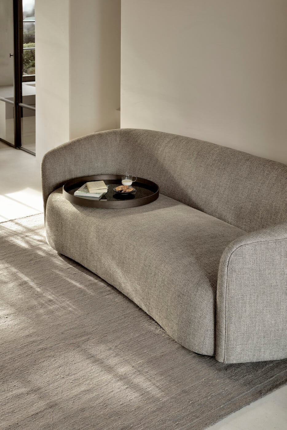 sofa gris en tissu, 3 places, Ellipse, designer Jacques Deneef