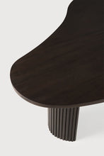Charger l&#39;image dans la galerie, table basse aux formes arrondies, en acajou noir, bommerang de Ethnicraft
